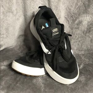 Vans UltraRange Black/White M8.0/W9.5